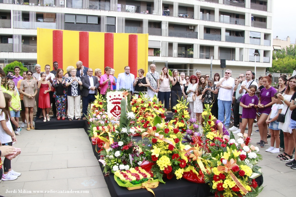 Sant Andreu de la Barca celebra la Diada amb tradicional ofrena floral -  Ràdio Sant Andreu